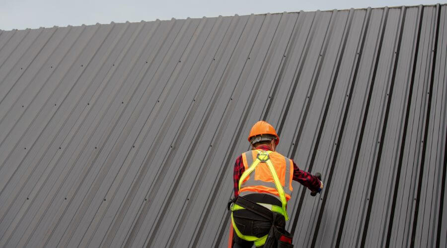 Professional gutter cleaning in Mantua, OH